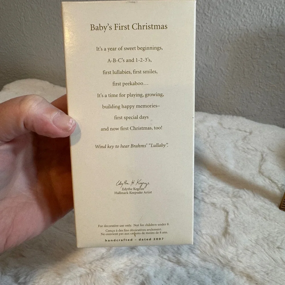 2007 Hallmark Keepsake Babys First Christmas Magic Musical Ornament QXG6117